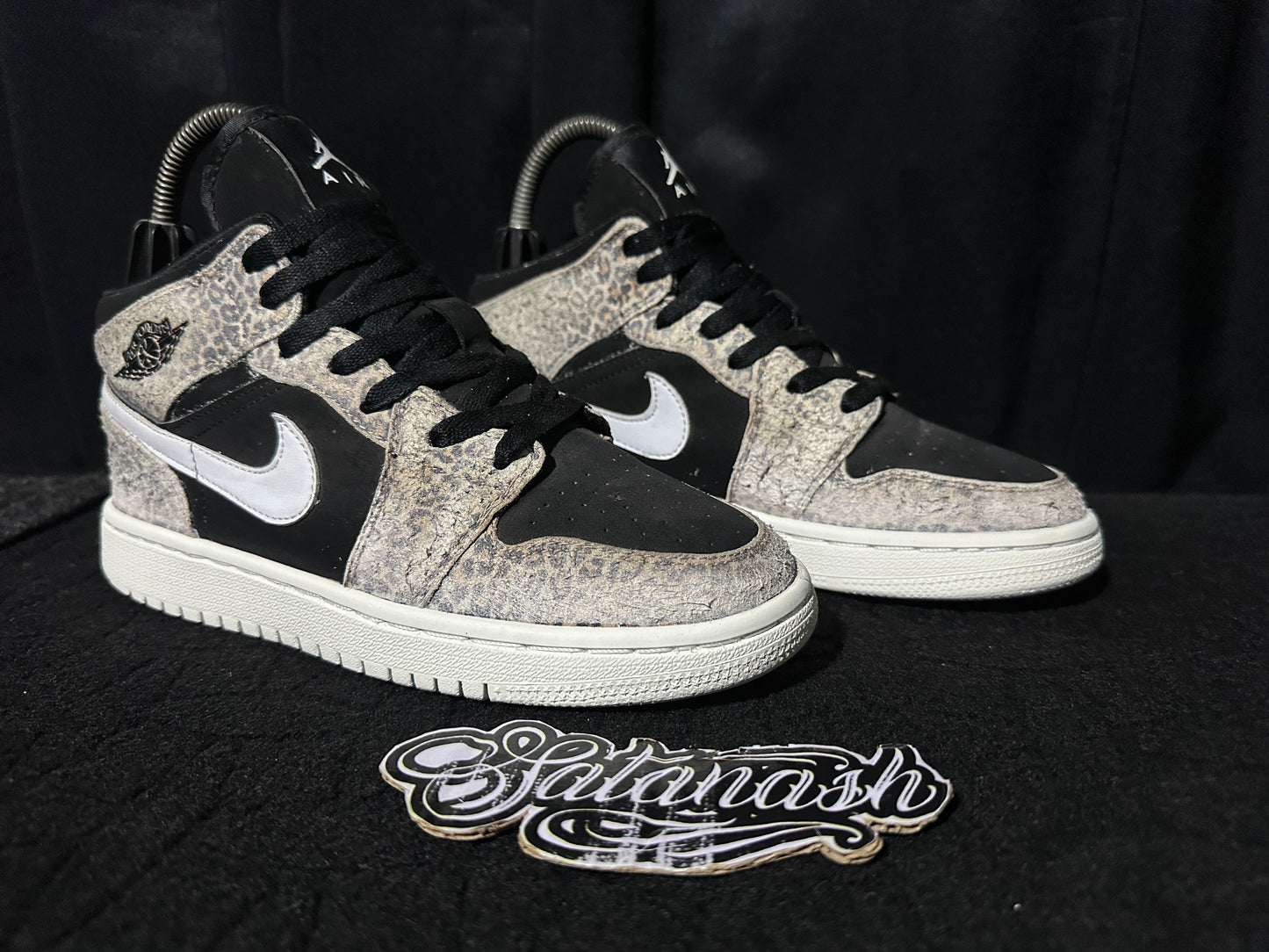 Nike Air "JORDAN 1" (RETRO) "LEOPARD" (BLACK PALE IVORY DESERT ORE) Mid