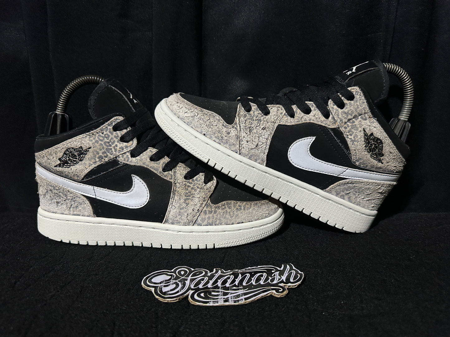 Nike Air "JORDAN 1" (RETRO) "LEOPARD" (BLACK PALE IVORY DESERT ORE) Mid