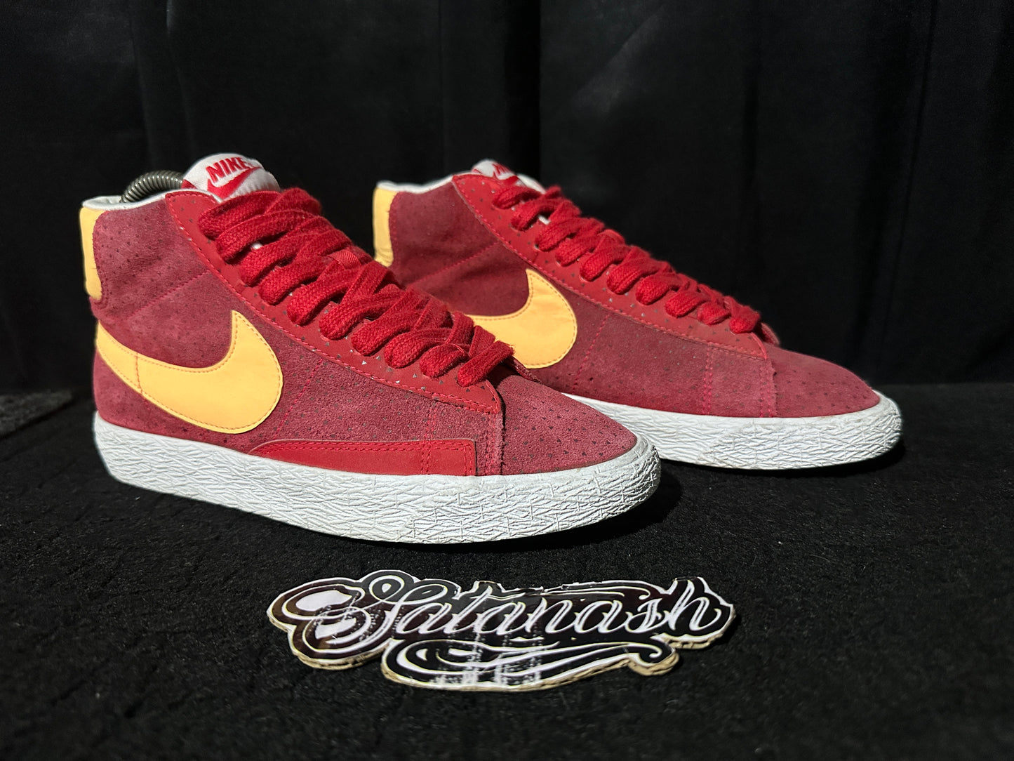 Nike Classic "BLAZER" (PRINT) "HYPER RED MELON WHITE" Mid