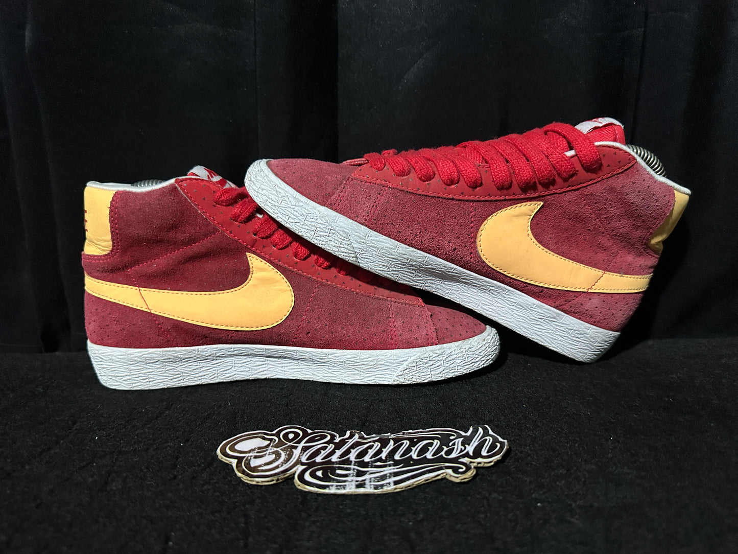 Nike Classic "BLAZER" (PRINT) "HYPER RED MELON WHITE" Mid