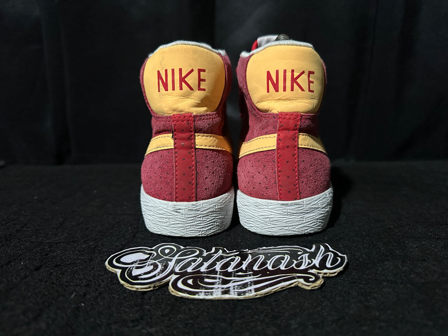 Nike Classic "BLAZER" (PRINT) "HYPER RED MELON WHITE" Mid