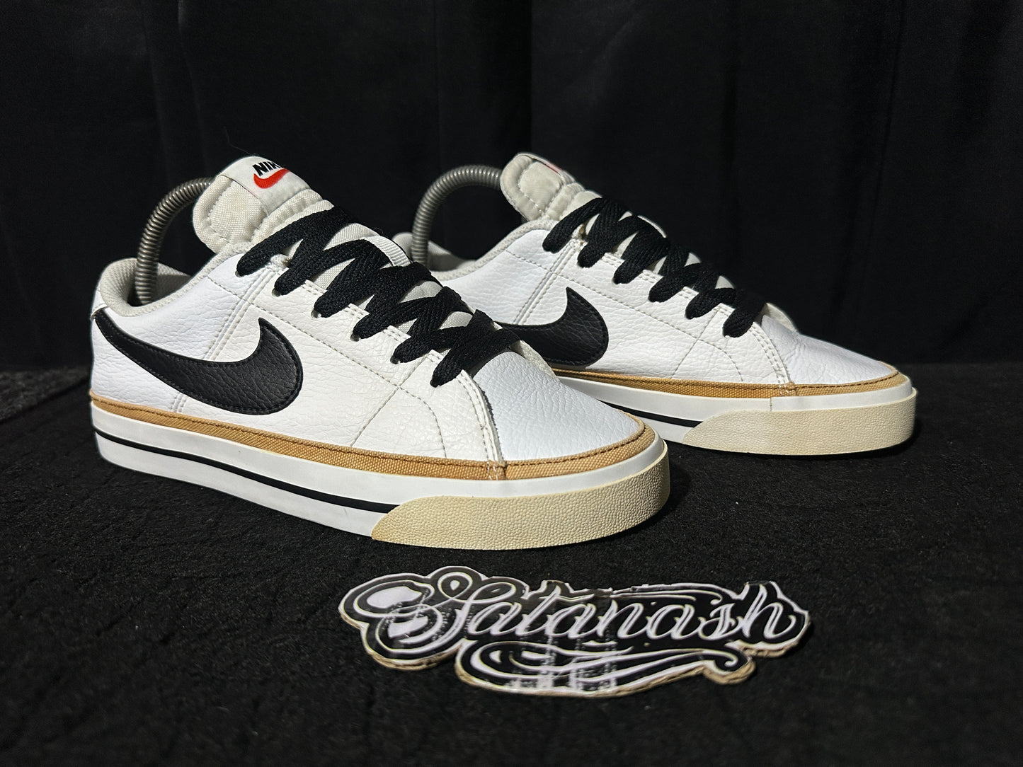Nike Classic "COURT LEGACY" (WHITE DESERT OCHRE BLACK) Low