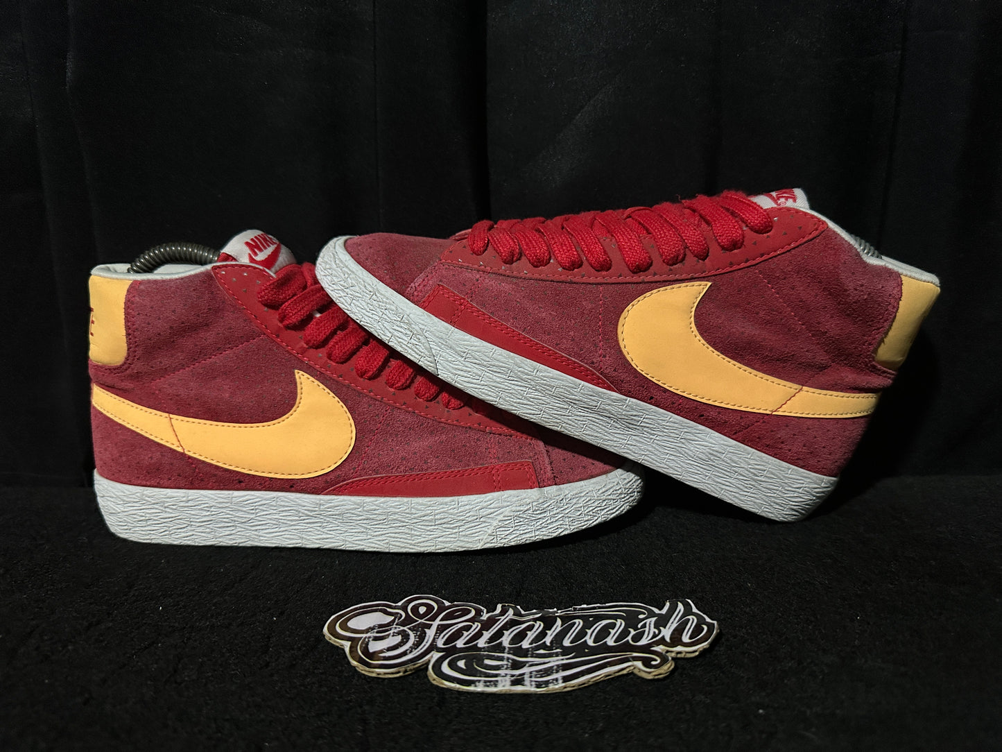 Nike Classic "BLAZER" (PRINT) "HYPER RED MELON WHITE" Mid